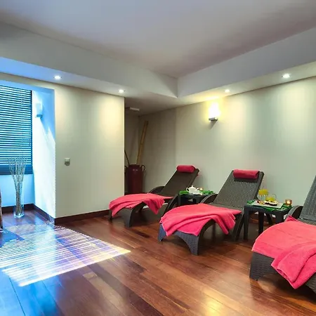 The Views Monumental 4*